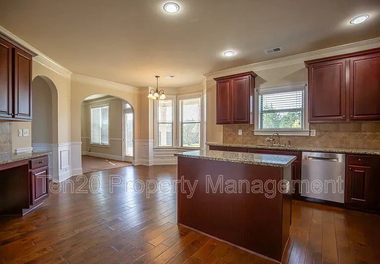 24 Sword St — Photo 26