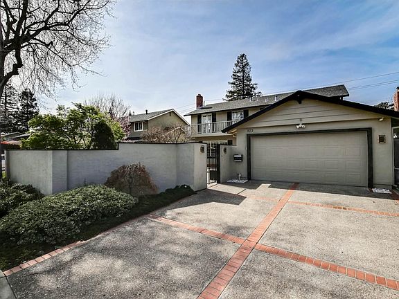 2nd image of 823 Rubis Dr