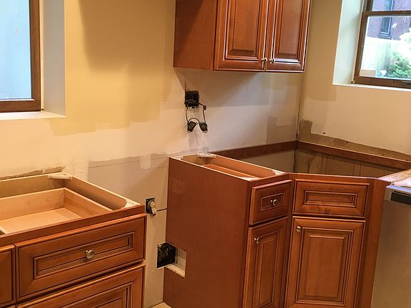 4th image of 327 Carroll St #1
