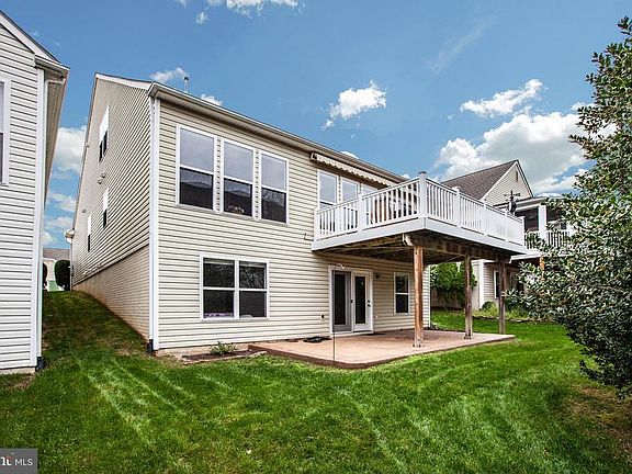 3rd image of 122 Smithfield Way