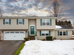 11165 Willow Dr, North East, PA 16428