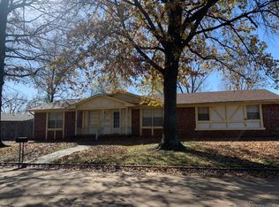 1703 N Willow Dr, Claremore, OK 74017