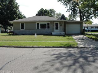 1001 Oakwood Dr, Sturgis, MI 49091