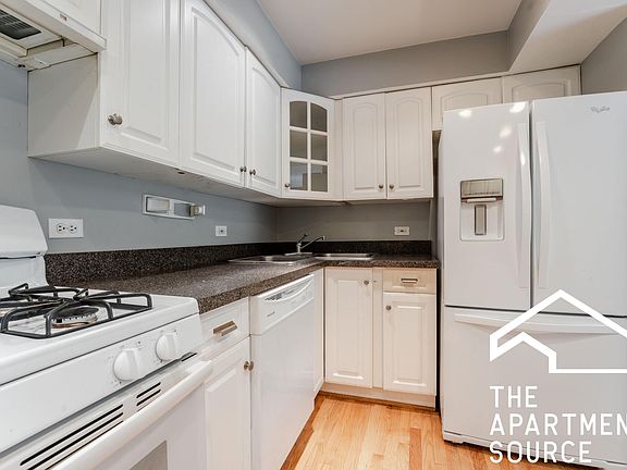 3rd image of 2112 W Armitage Ave #1SE