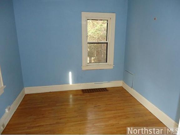 4th image of 214 Vincent Ave N