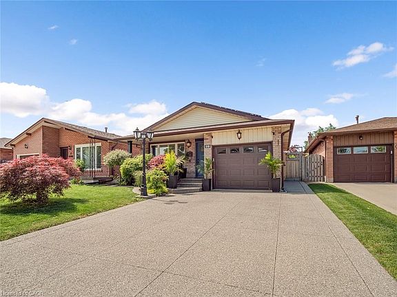 3rd image of 16 Juniper Dr