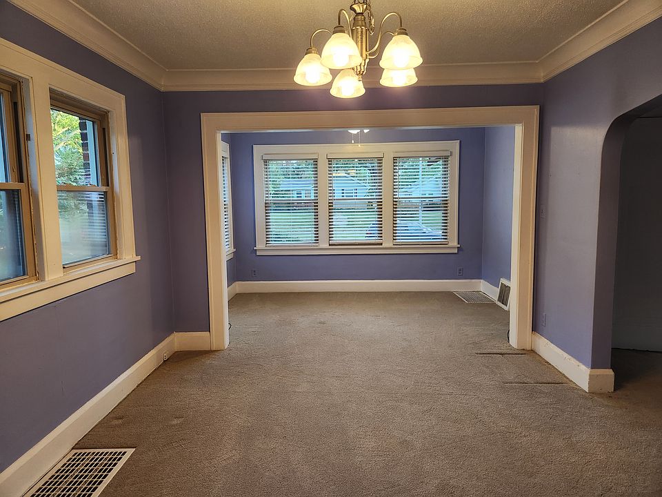 Dining room looking into sunroom