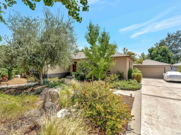 674 W 10th St, Claremont, CA 91711