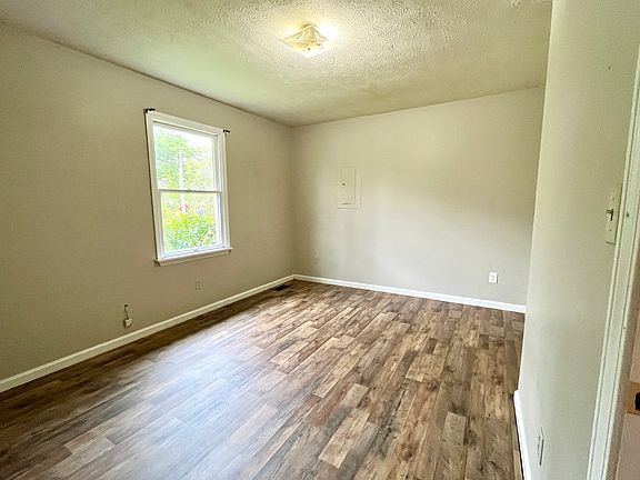 4th image of 111 Jefferson St