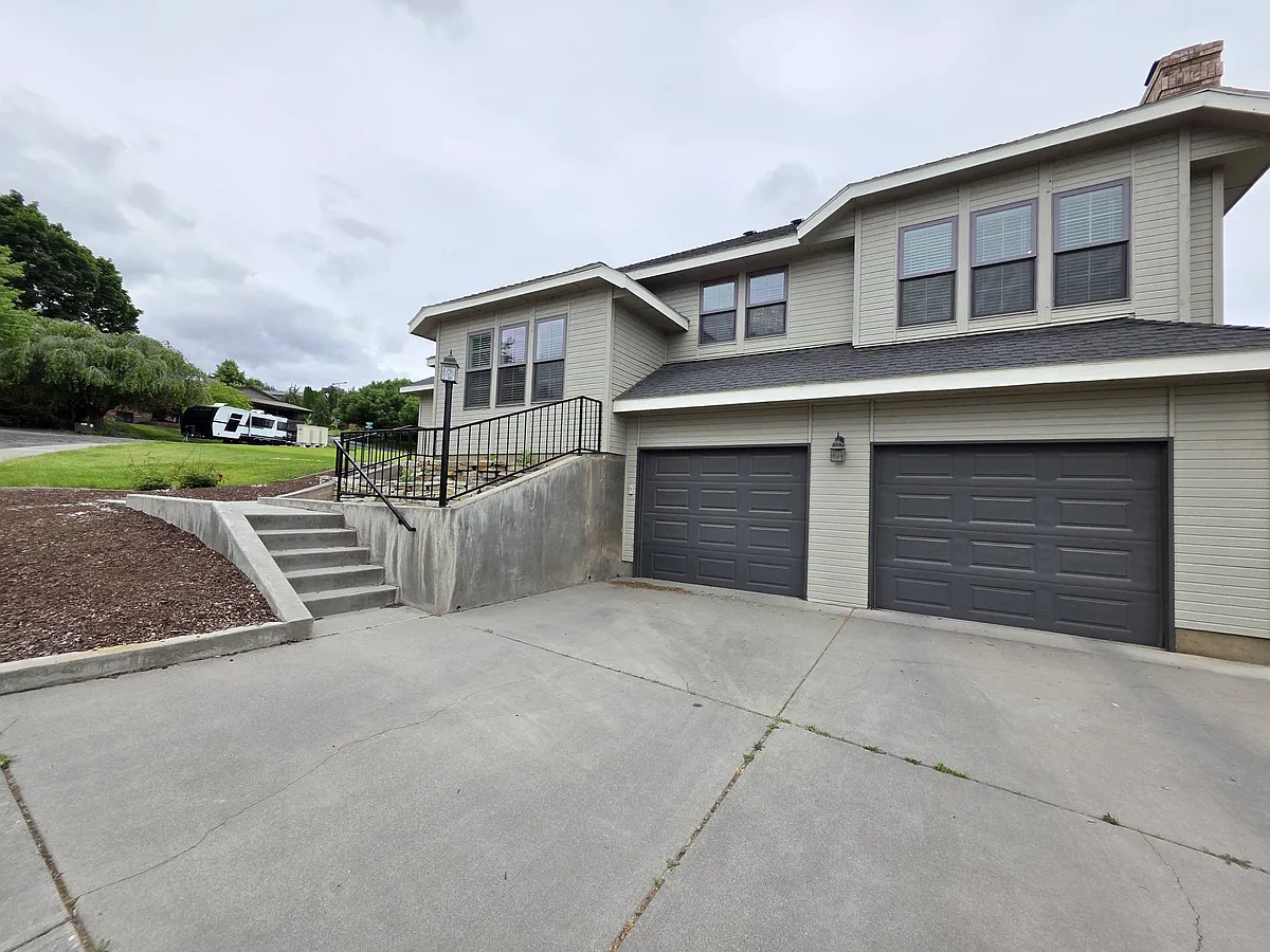 Building Photo - 4002 S Olson Pl