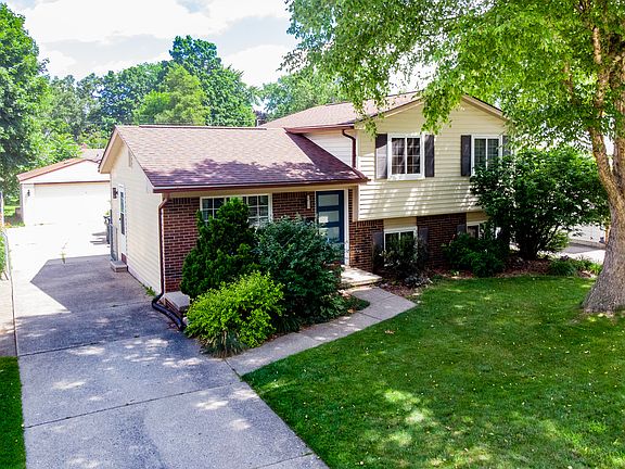 2nd image of 623 E Sunnybrook Dr