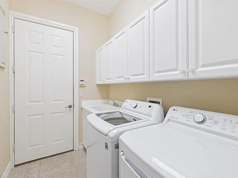 9094 Sahalee Ct — Photo 43