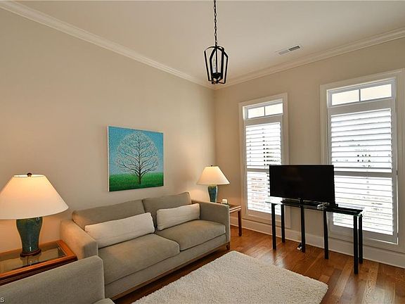 5th image of 531 Silverbrook Ct