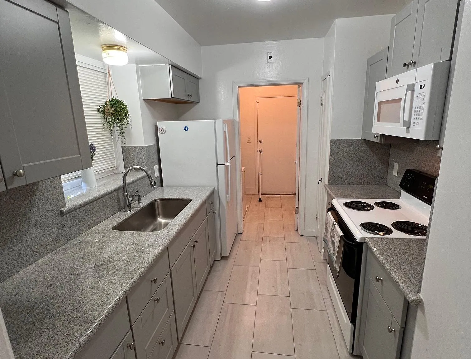 1 bed, 833 sqft, $1,675 — Photo 3