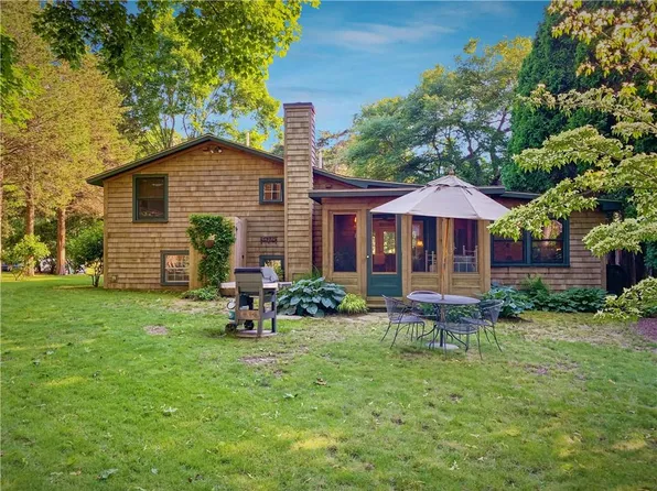 95 Wood Ln, South Kingstown, RI 02879