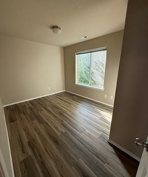 157 NW Marshall Dr — Photo 6
