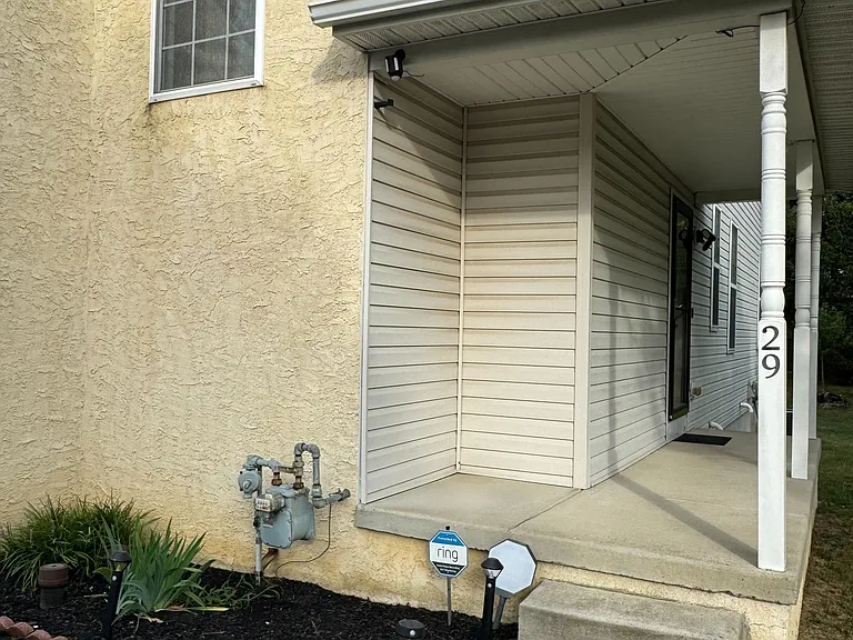 29 Prince Dr — Photo 3