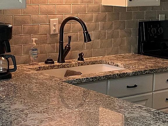 4th image of 13 Hilltop Dr