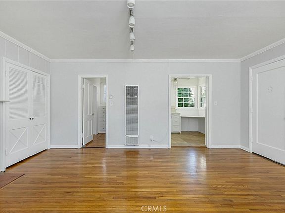5th image of 10372 Ashton Ave