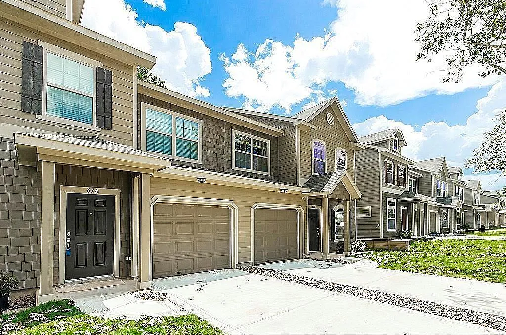 3 bed, 2.5 bath, 1308 sqft, $1,449 — Photo 1