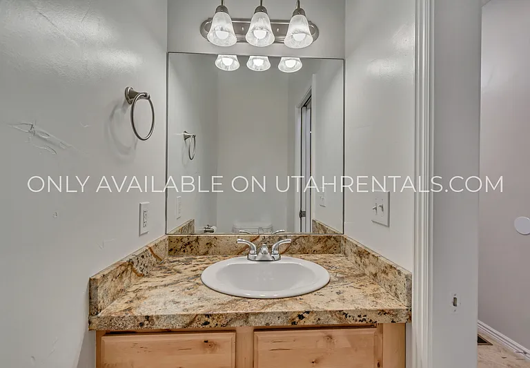 279 E Ailee Ln — Photo 7