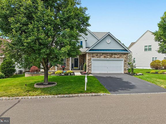 3rd image of 717 S Settlers Cir