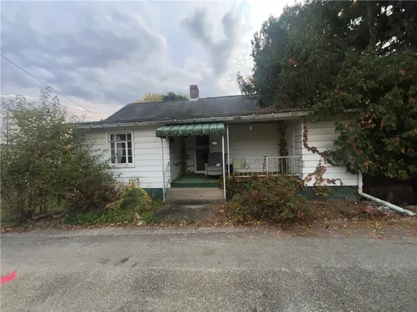 304 Warden St, Mount Pleasant, PA 15666