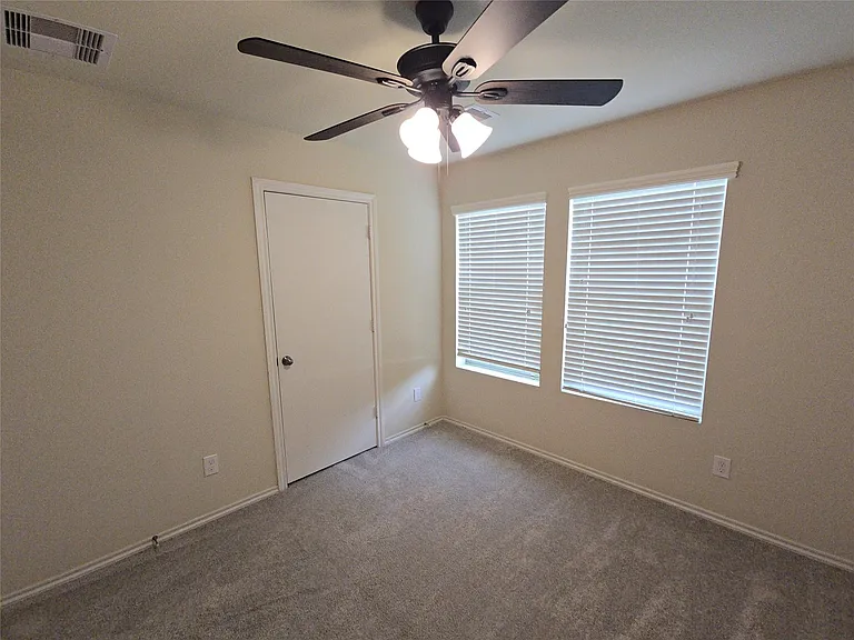 810 Lightningbug Ln — Photo 13