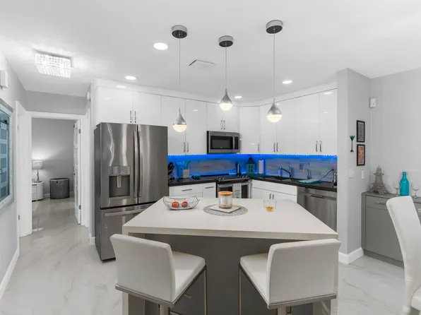 130 CYPRESS CLUB Drive #306, Pompano Beach, FL 33060