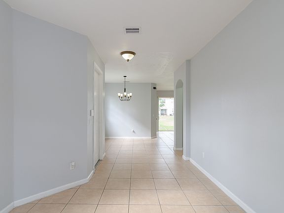 4th image of 658 NE 21st Ter #658