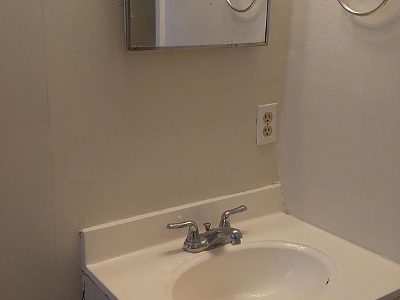 4th image of 14504 Daring Ave