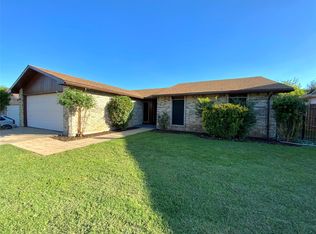 1909 Country Manor Rd, Fort Worth, TX 76134