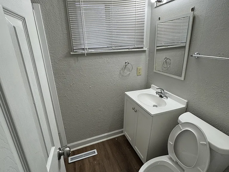 4030 N Catherwood Ave #1 — Photo 12