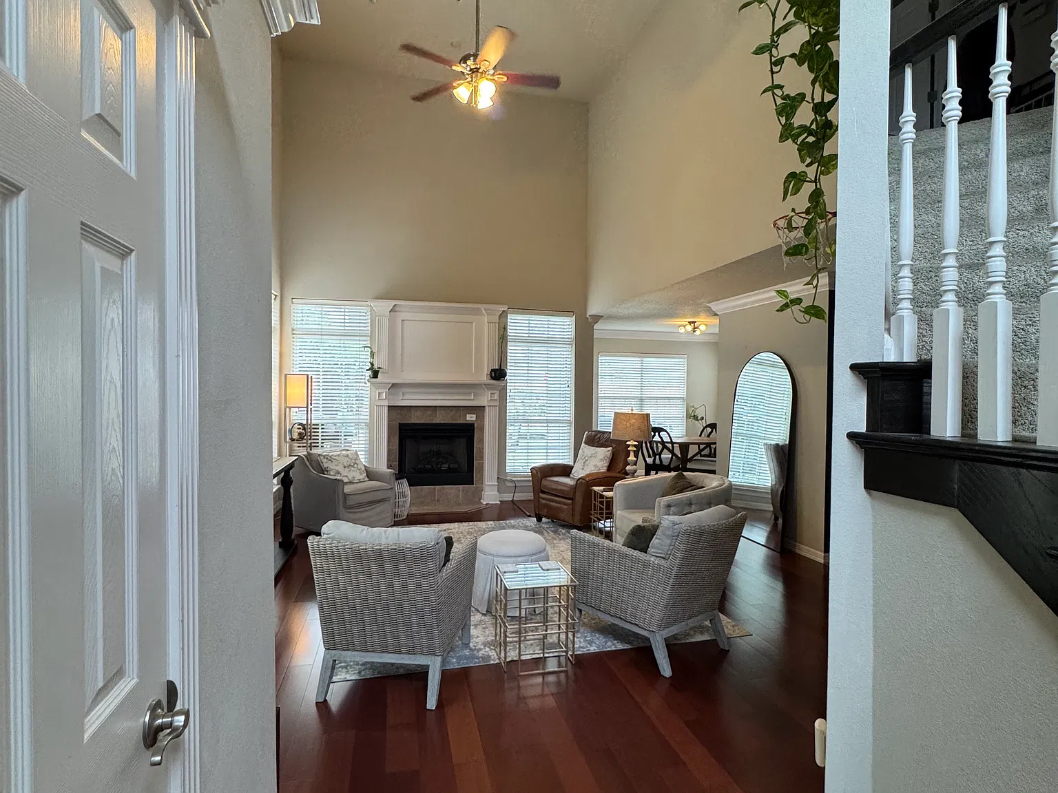 3 bed, 1895 sqft, $2,100 — Photo 2