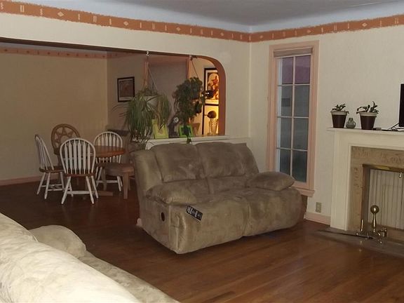 2nd image of 212 La Veta Ave