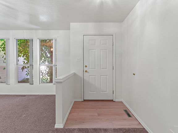 5th image of 2164 Julie Ln