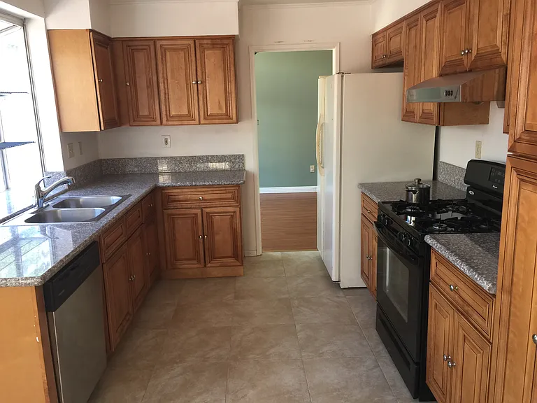 23803 Lone Pine Dr — Photo 5