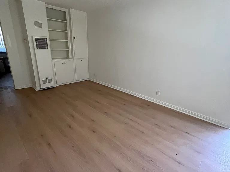 14638 Erwin St #2 — Photo 4