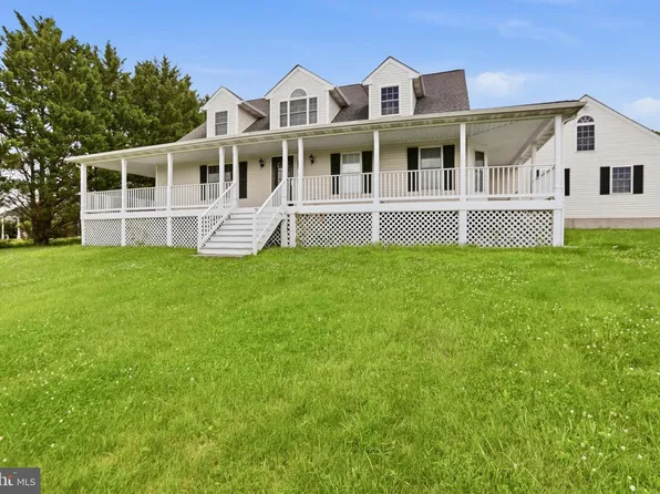 33 Eldridge Ln, Charles Town, WV 25414