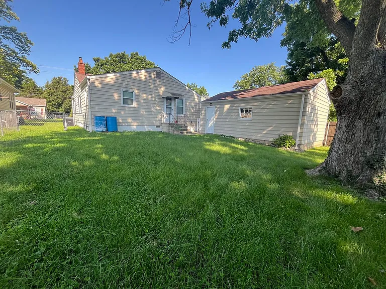 220 S Chestnut St — Photo 16
