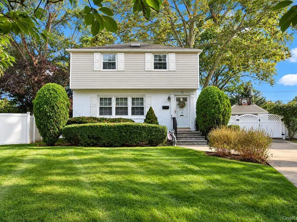 10 Alton Court, Merrick, NY 11566