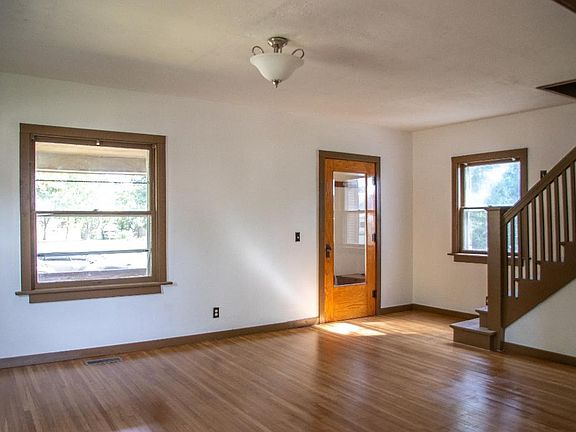 2nd image of 101 Finotti Ave S