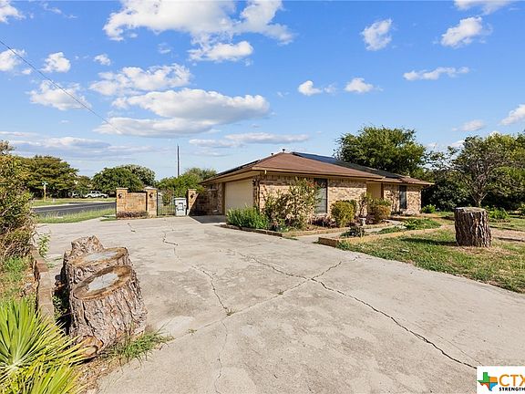 3rd image of 3311 Forest Hill Dr