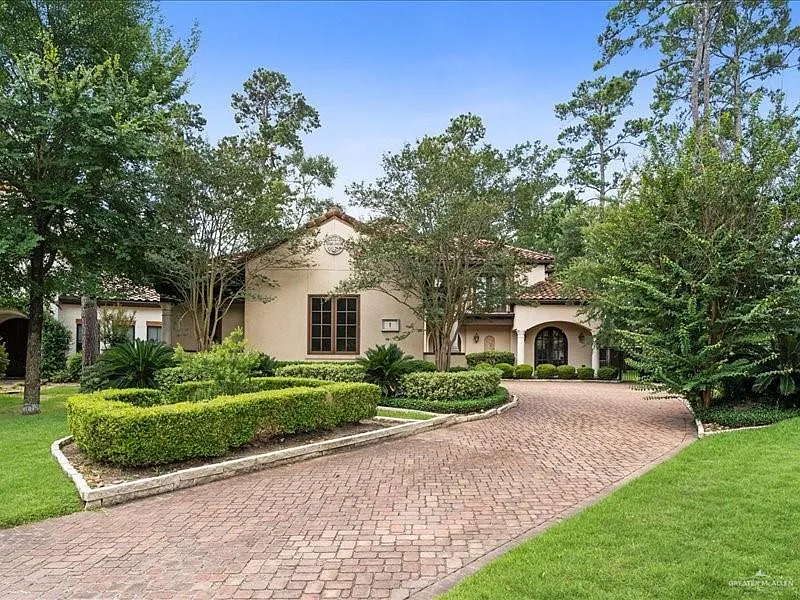 4 bed, 4.5 bath, 4718 sqft, $10,750 — Photo 2