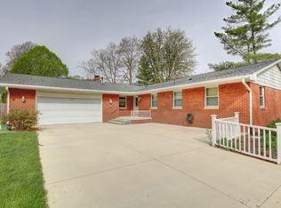 2109 Lynwood Dr, Champaign, IL 61821