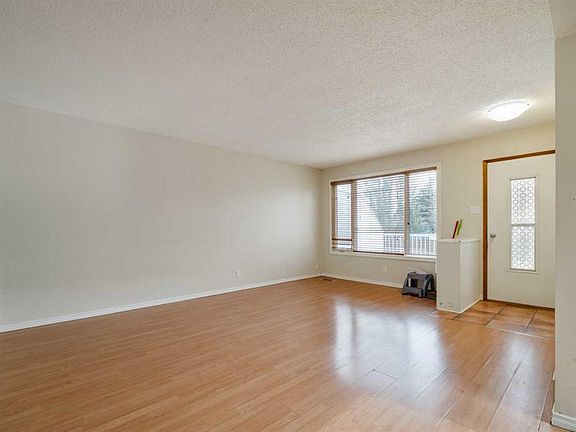 5th image of 6 E Cayuga Cres W