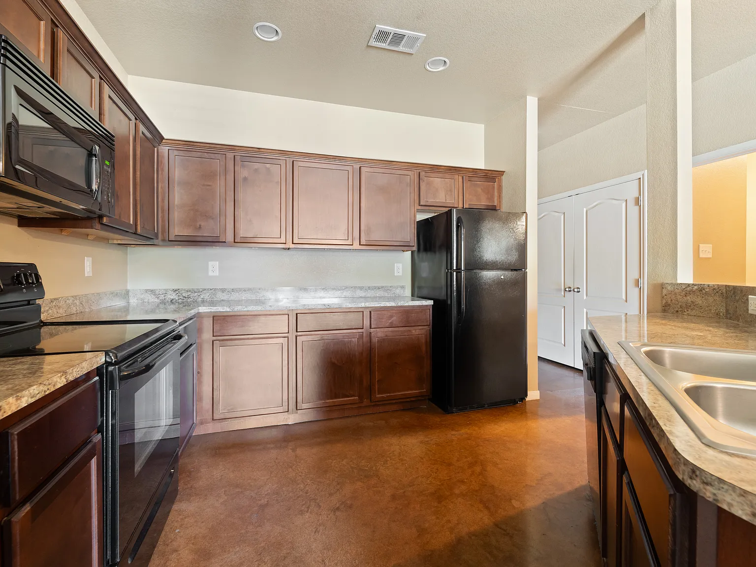 2 bed, 1000 sqft, $1,350 — Photo 4