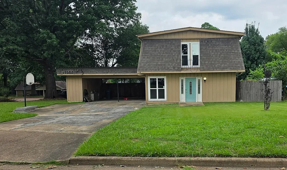 3 bed, 2.5 bath, 1800 sqft, $1,800 — Photo 1