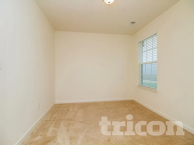 112 Hackney Ln — Photo 12
