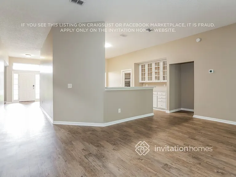 11275 Chertsey Ln — Photo 4